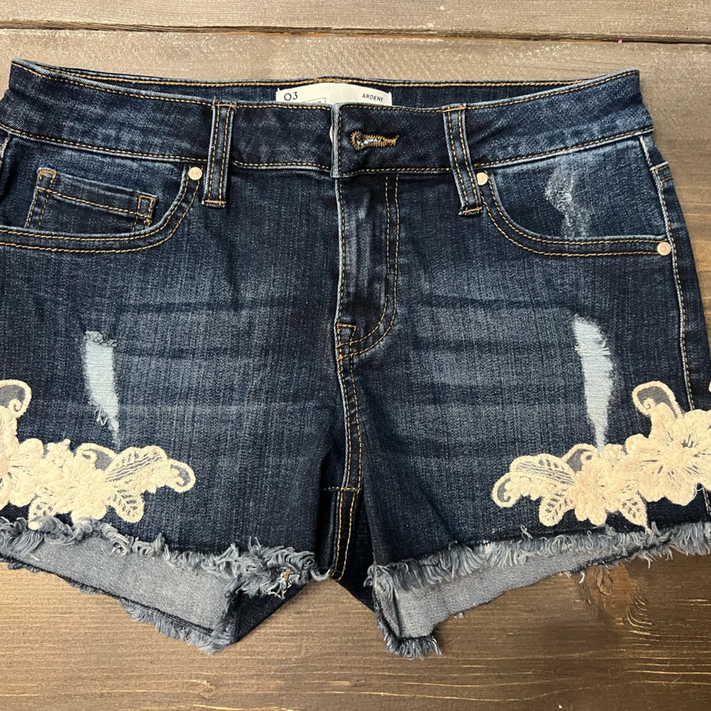 Like new Ladies ARDENE’S JEAN SHORTS with lace detail & distressing sz 3